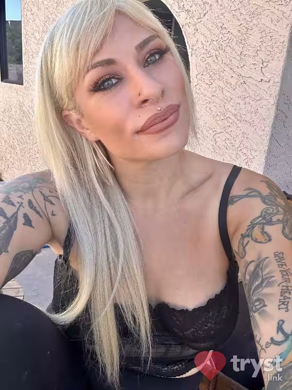 companion Chloe Harlowe in Mesa, AZ